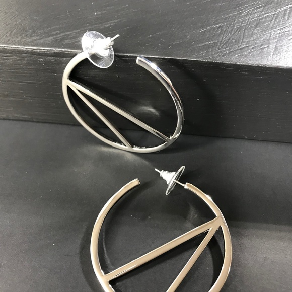 🆑 Silver Hoops with Linear Accent - Picture 3 of 5